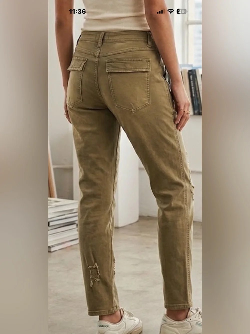 Free people Khaki Distressed Women’s Button-fly boyfriend Jean. EUC